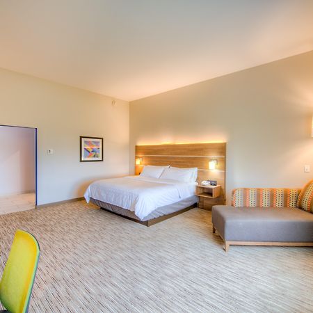 Holiday Inn Express & Suites - Remington By Ihg Buitenkant foto