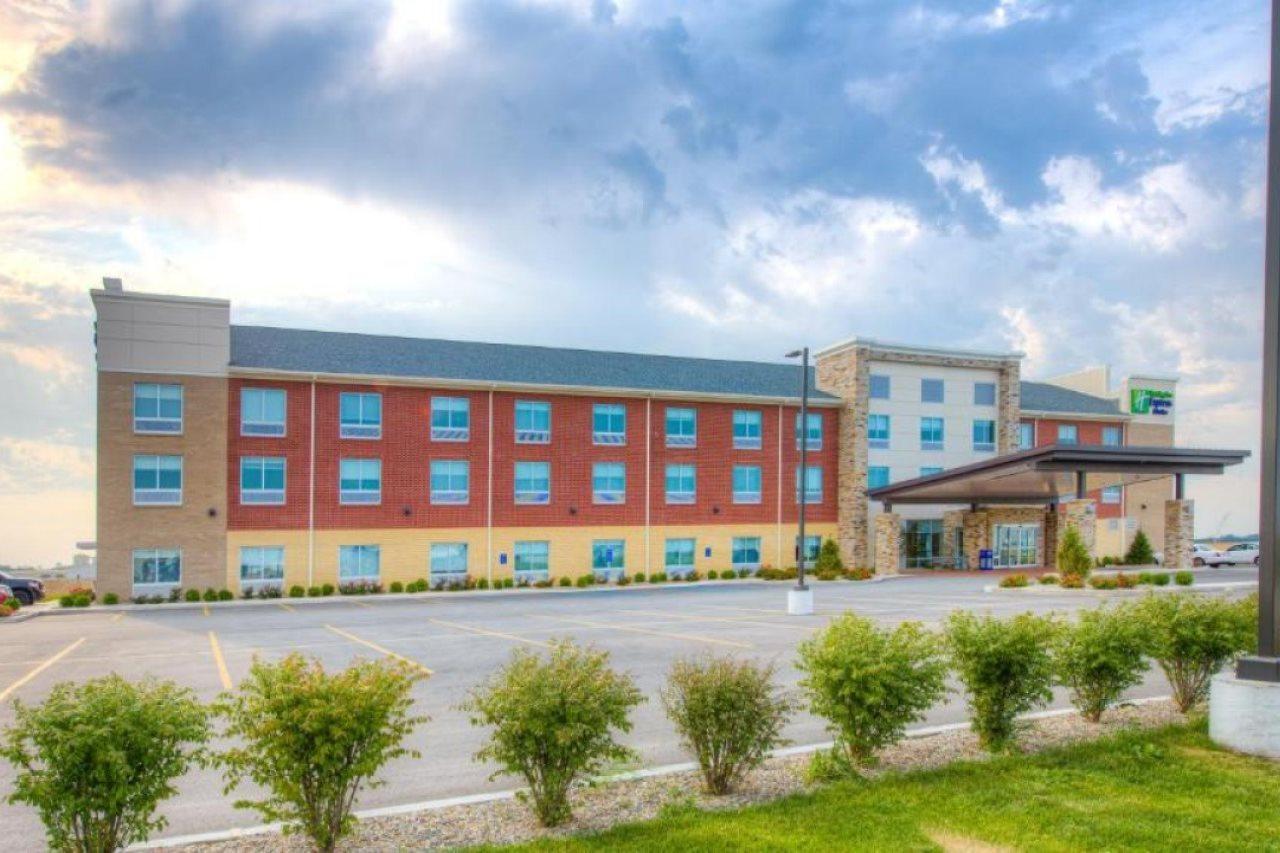 Holiday Inn Express & Suites - Remington By Ihg Buitenkant foto