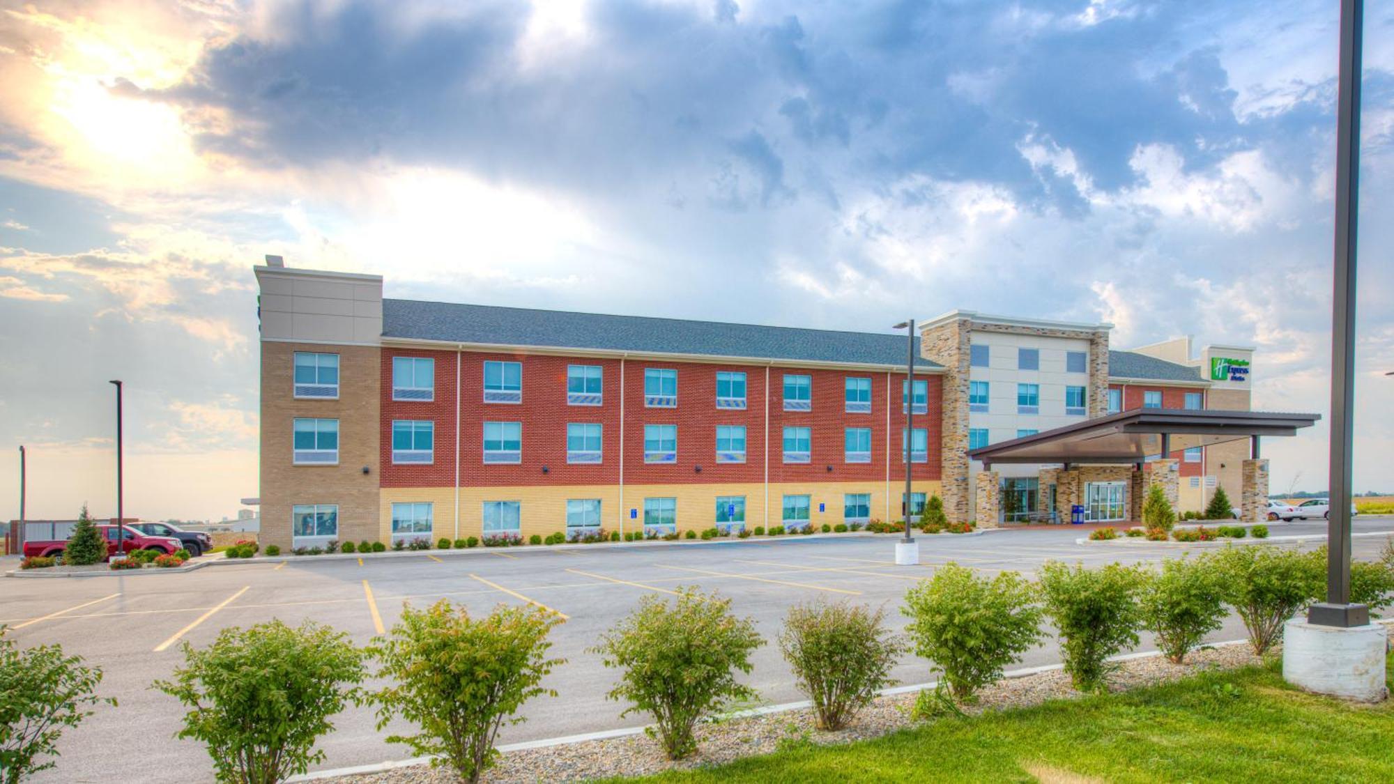 Holiday Inn Express & Suites - Remington By Ihg Buitenkant foto